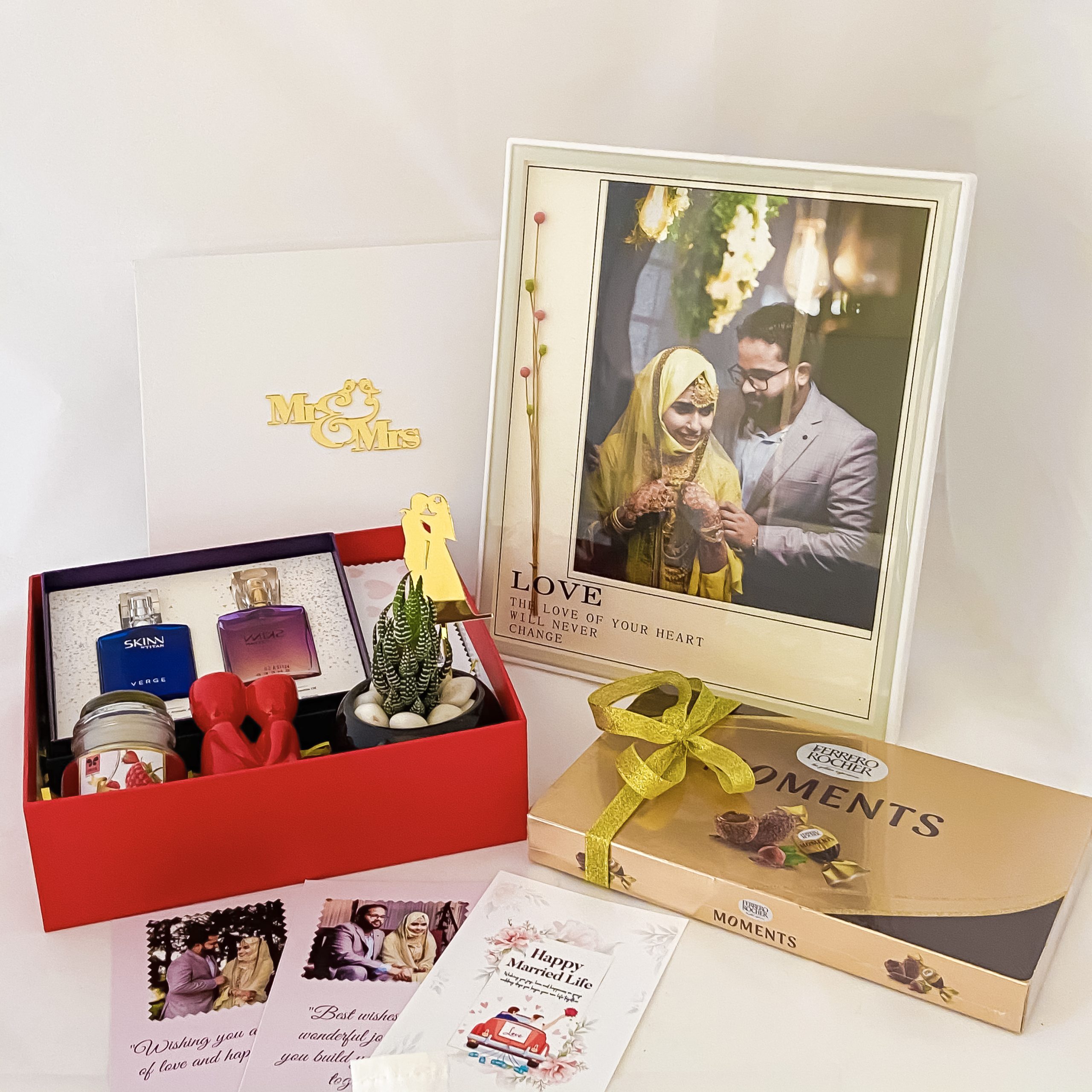 Premium Wedding Gifts for couples online