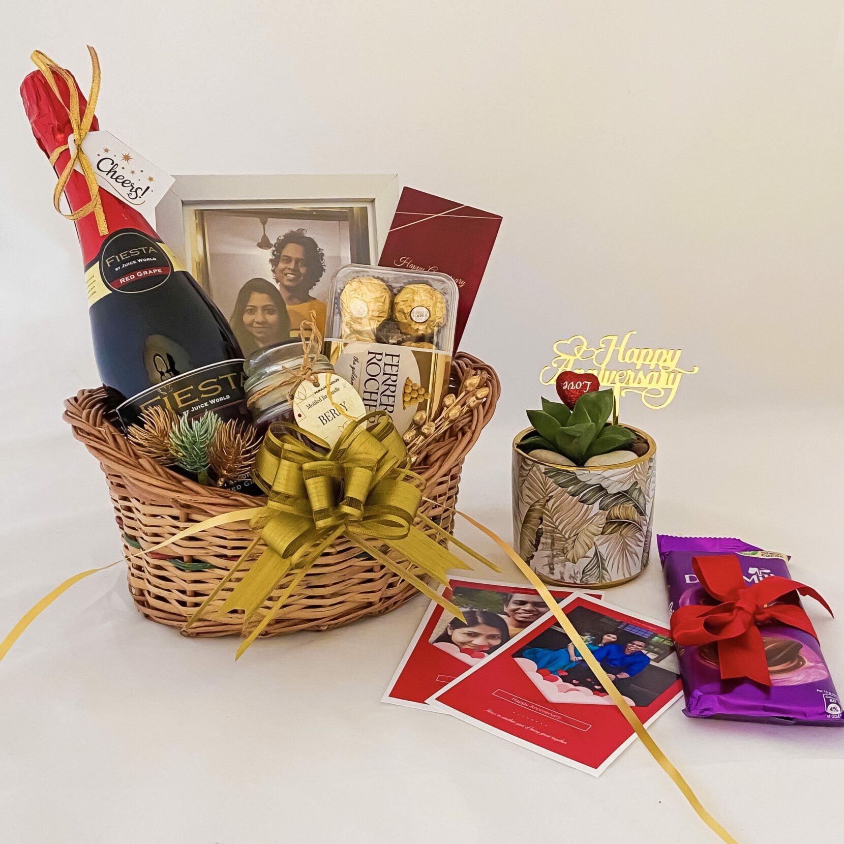 Best Anniversary Gift Basket For Her | Online Hamper Ideas