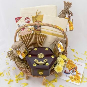 Customized Onam hamper for family Includes Saree, Mundu and jewellery box