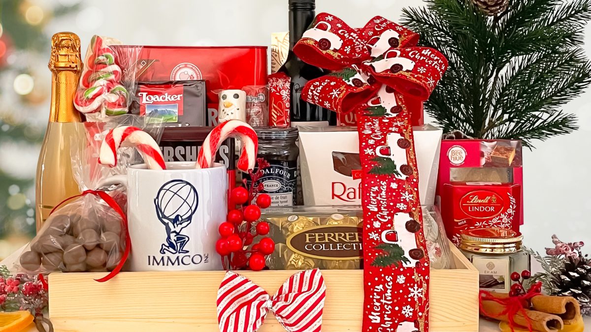 remarkable stay indoor gift hamper Delivery in Bangalore - redblooms