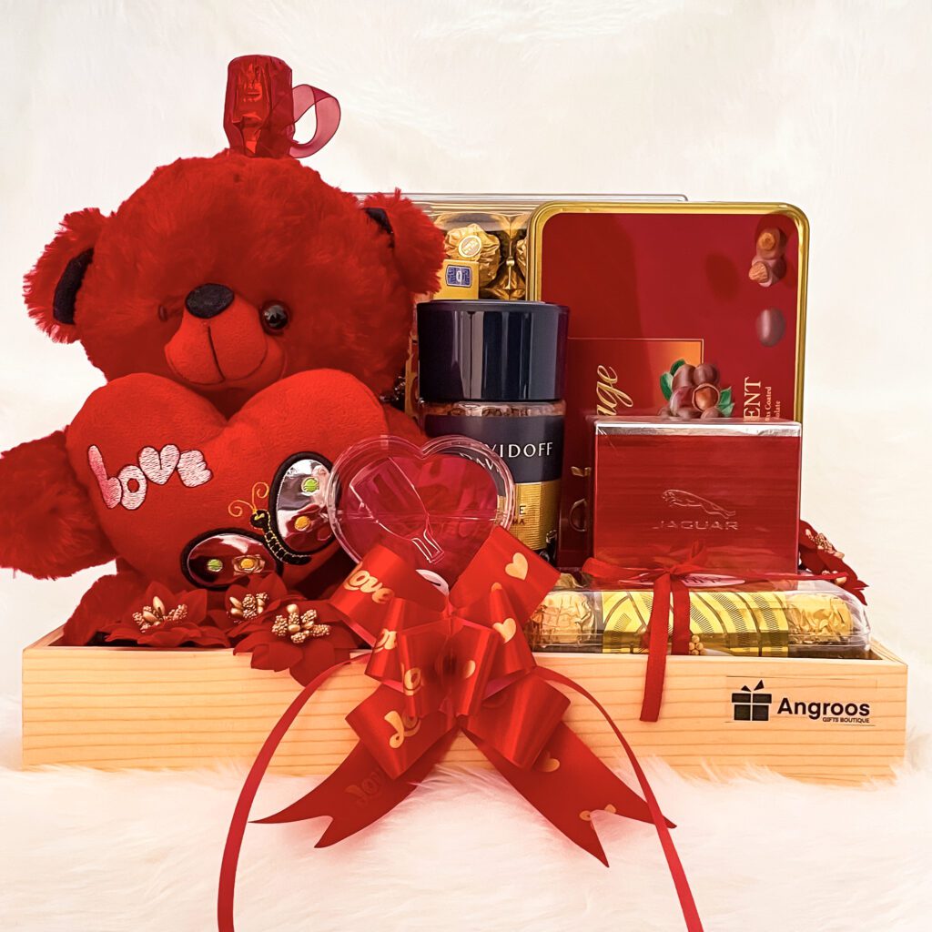 Luxury Anniversary Gifts For Couples Buy Online At Best Rate