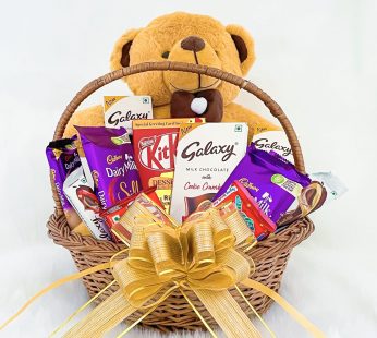 Bes gifts on friendship day in india with teddy bear and chocolates
