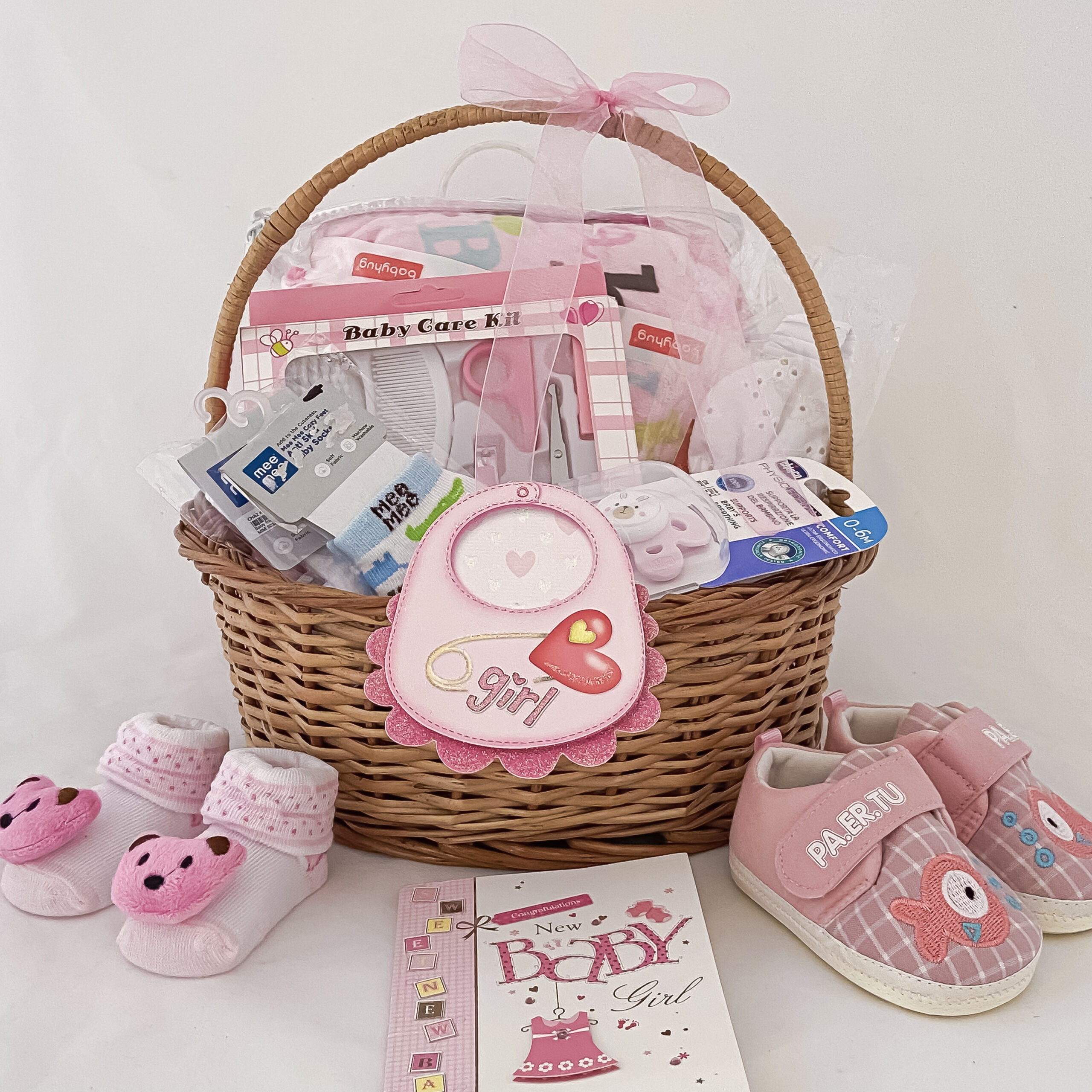 Amazon.com: Baby Box Shop Baby Shower Gifts Girl - 7 Baby Essentials, Gifts  for Newborn Baby Girl - Welcome Baby Girl Gift Basket, Baby Girl Gift Set - Gift  for Newborn Baby
