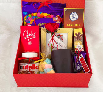 Our stylish, Beautifully wrapped Birthday Gift Hamper is filled with delectable treats and delicious