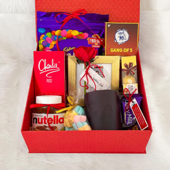 Our stylish, Beautifully wrapped Birthday Gift Hamper is filled with delectable treats and delicious