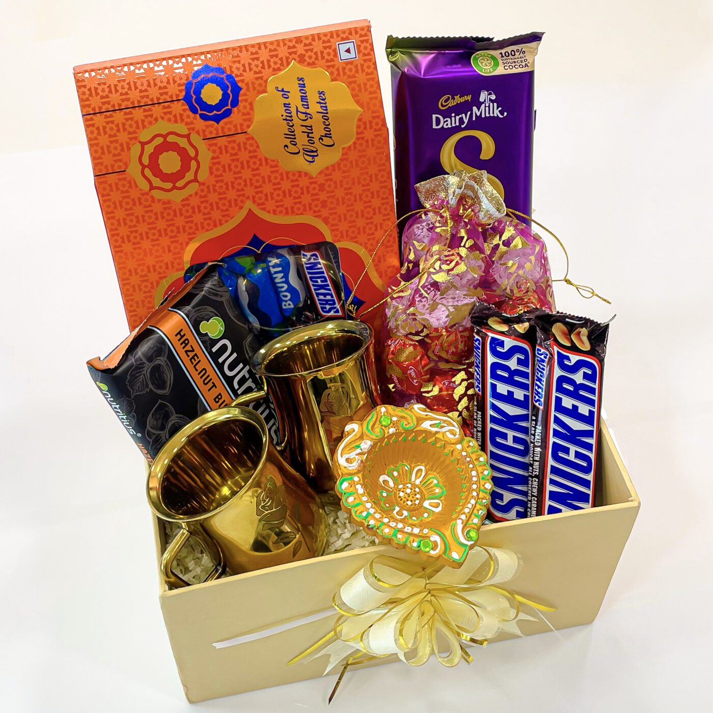 Diwali gifts for friends and family/Diwali gift for employees/Diwali gift  items for corporate employee-4 boxes of Handcrafted Chocolates+gel filled  glass candle+rangoli colours+Deepawali greeting card : Amazon.in: Grocery &  Gourmet Foods