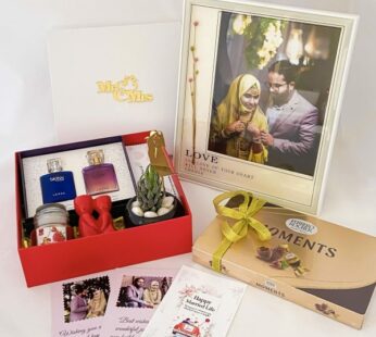 lovely custom wedding gifts for couple contains perfumes, chocolate, mottled candle