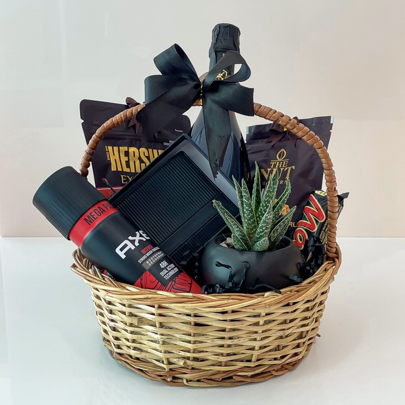 18 Hotel Welcome Basket Ideas Your Guests Will Love | Cvent Blog