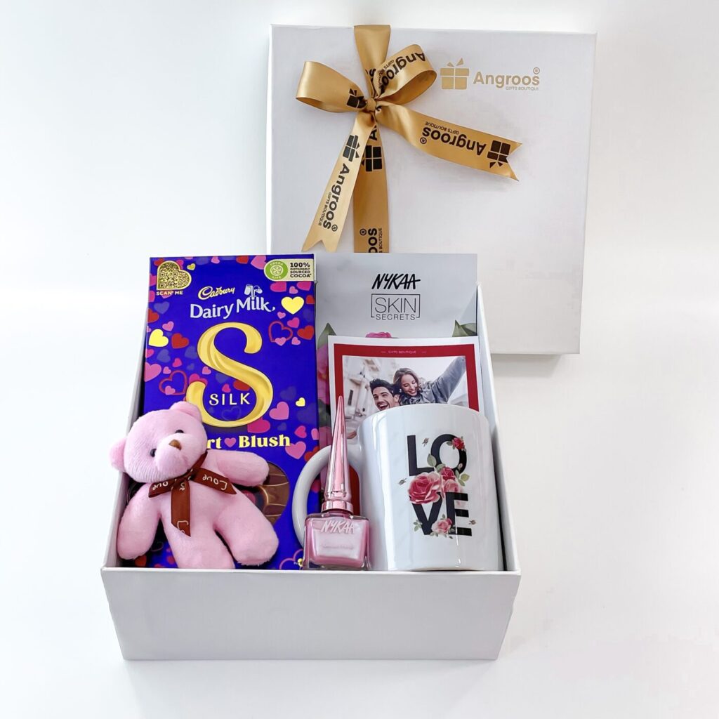 Buy/Send Best Gift Hampers For Valentines Day | Angroos