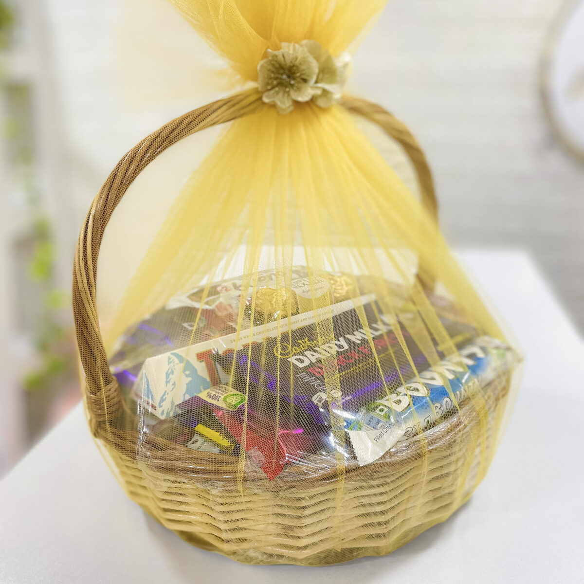 RakhiWorldWide.com : Send Delicious Chocolates N Family Rakhi Box to Dubai  : Gifts Delivery all over Dubai