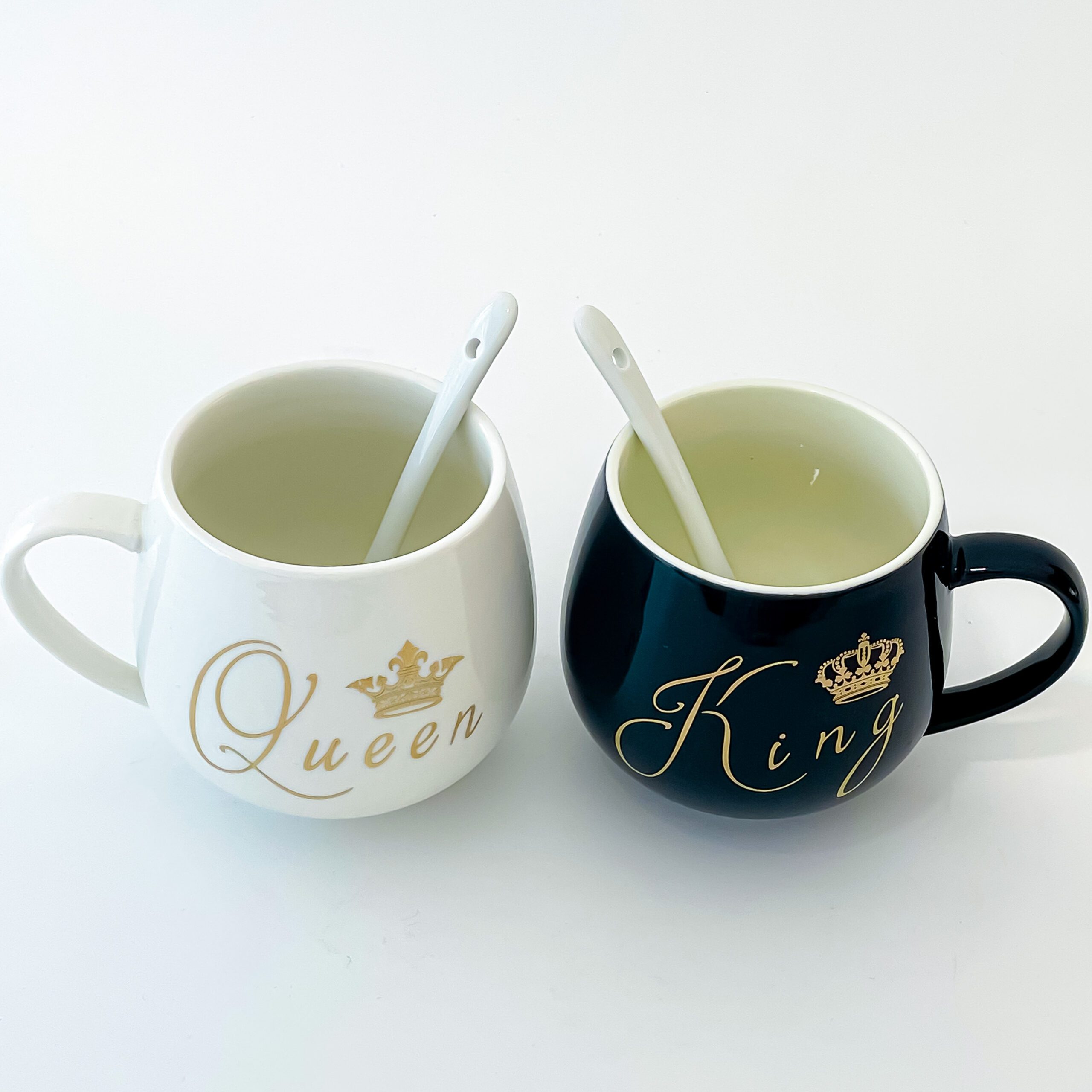 White and black king and and queen mug