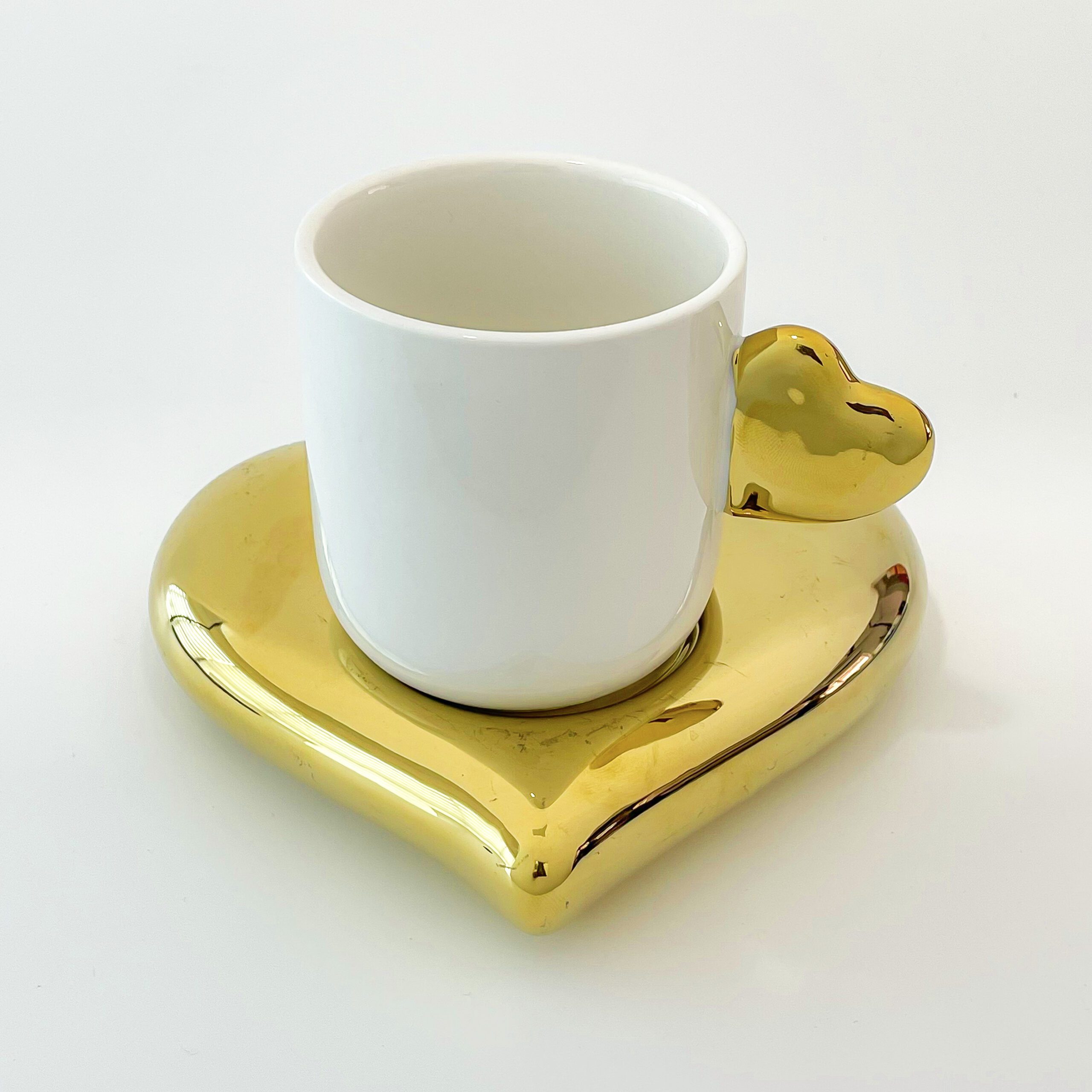 White mug with golden hear shape mug