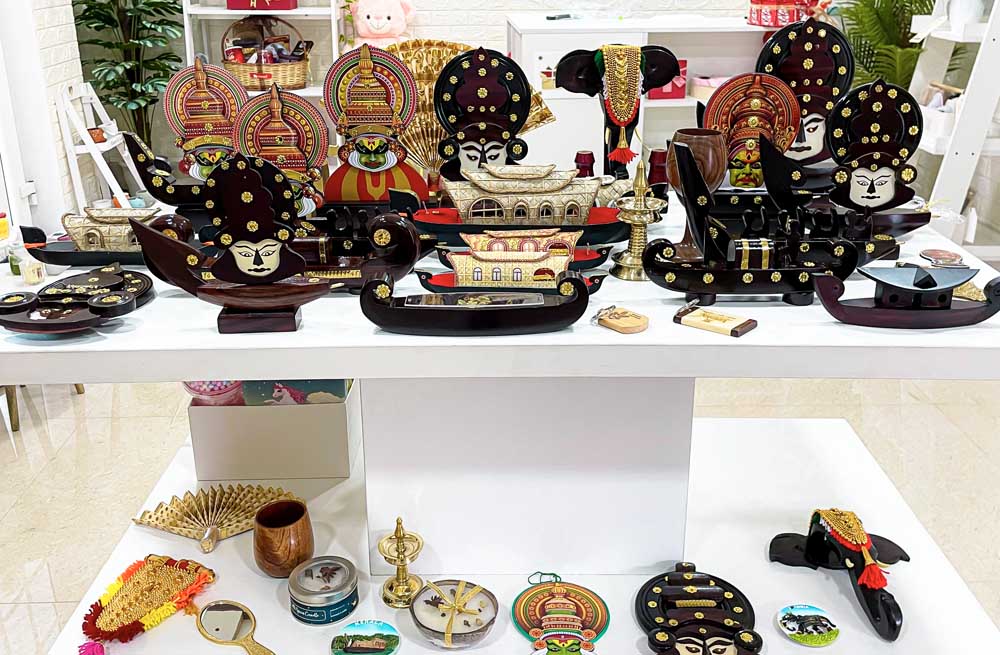 Preserving Kerala’s Heritage: Angroos Celebrates the Timeless Art of Handicrafts and Handlooms