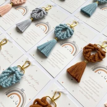 Return gifts for wedding embellished with macrame keychains and personalized messages x (30 pcs)