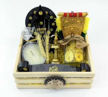 Alluring traditional Kerala gifts filled with Nilavilakku, Kathakali head, and Nettipattam