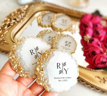 Beautifully designed resin wedding favors for guests (H 6cm x W 6cm) x 50 Pcs( making time 15 days)