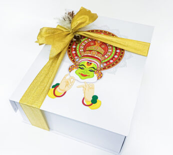 Premium Onam gifts for women contain Kerala saree, jewellery box, and more exciting gifts