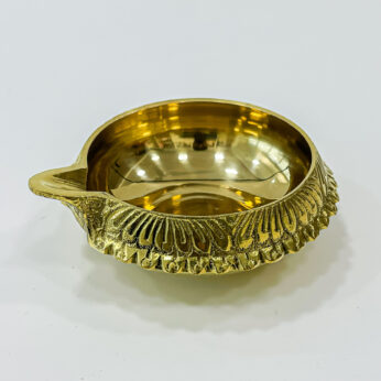 Light up festive flames with our brass diyas for pooja (large): W 10 cm x H 3.5 cm