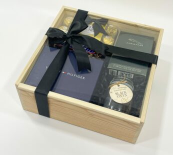 Best Boss Appreciation Gift Box with Luxury Perfume, Treats, and More