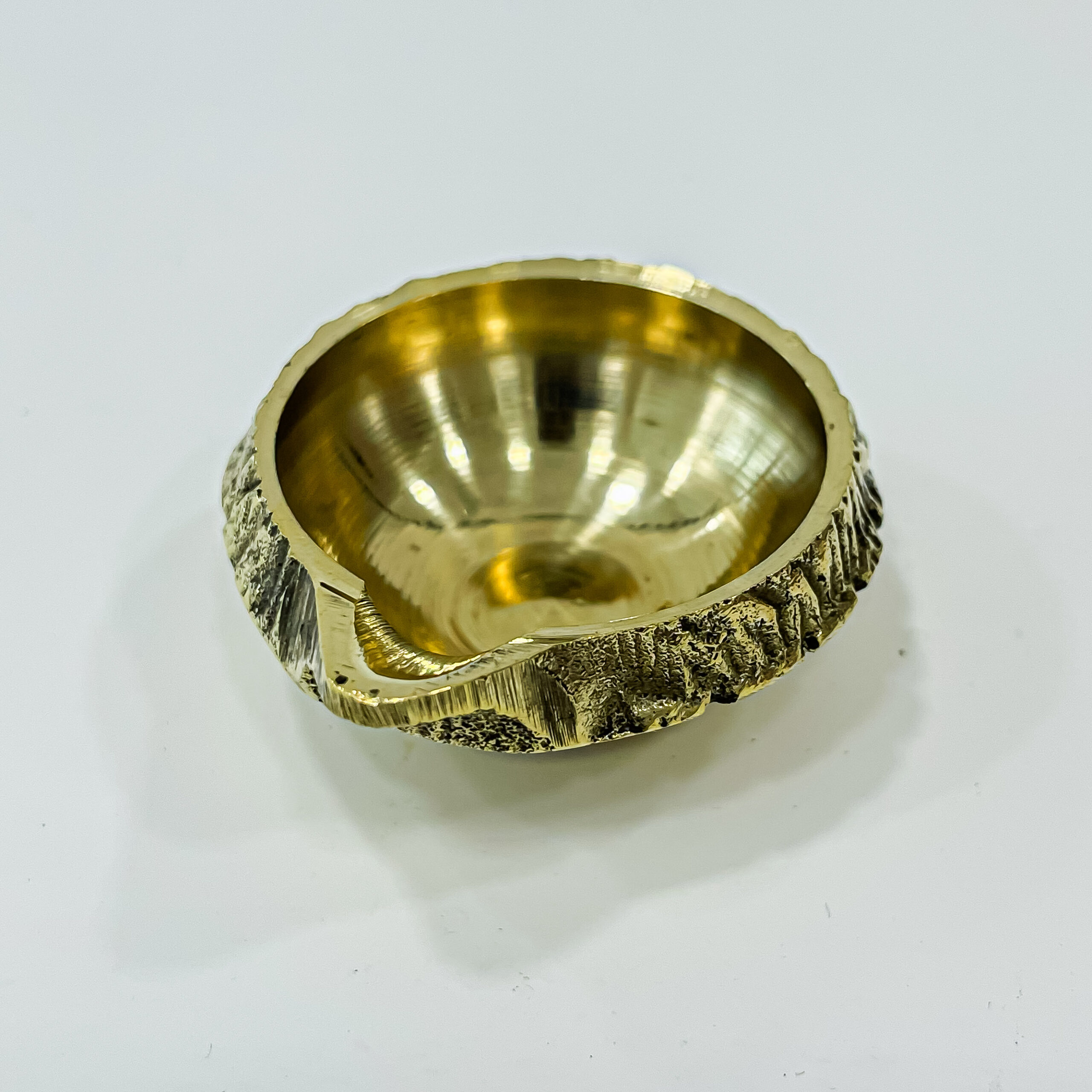 Design Brass Urli Traditional Bowl Decor Showpiece | Copper decor, Brass  decor, Decorative bowls
