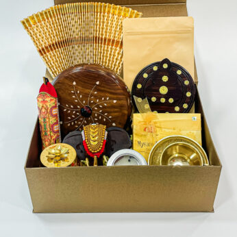Festive Delights Deepavali Gift Box Large Udayada, spices box, Kathakali head, Kerala chips and More
