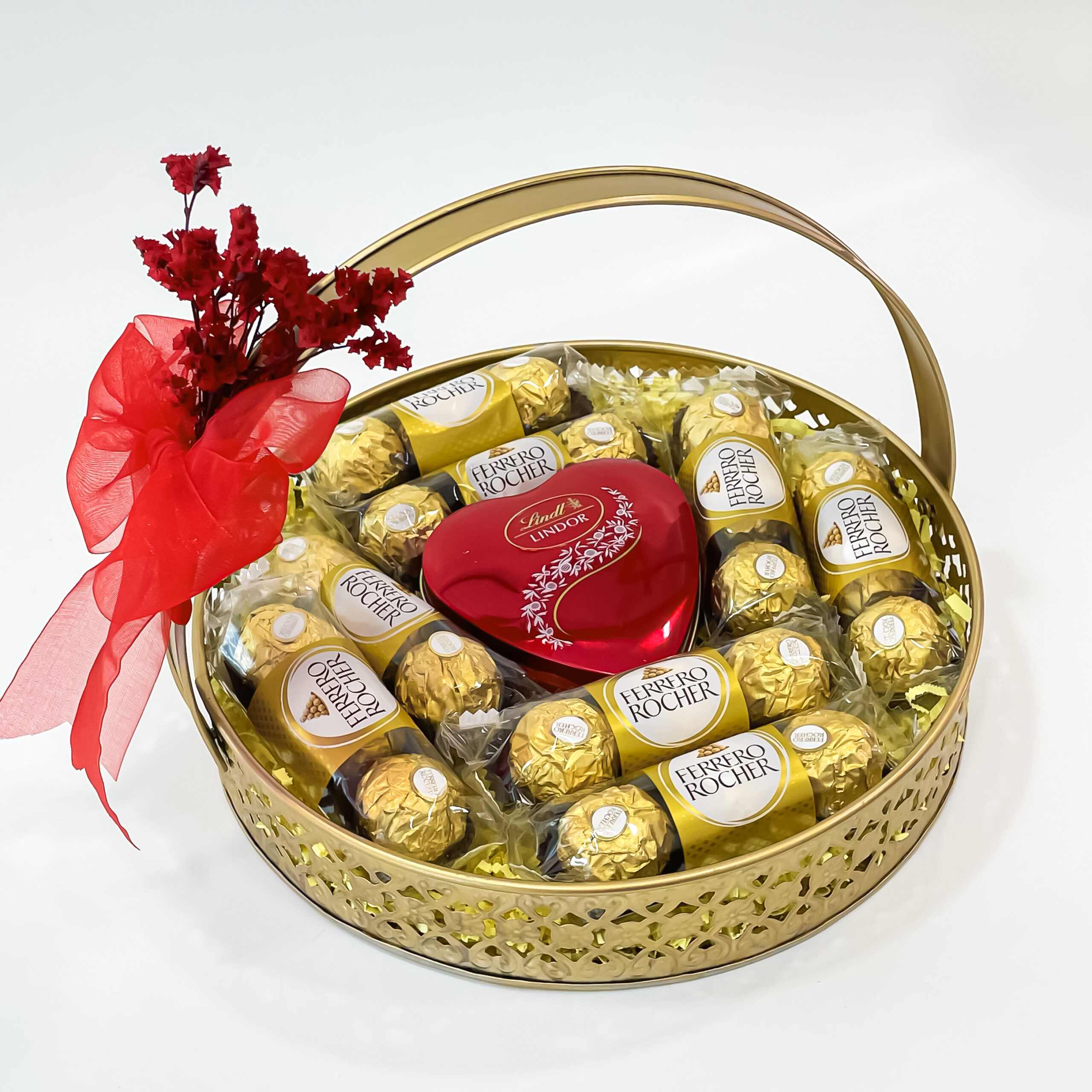 SFU E Com Imported Chocolates with Beautiful Net Basket | Chocolate Gift  Hamper for Valentine | 004 : Amazon.in: Grocery & Gourmet Foods