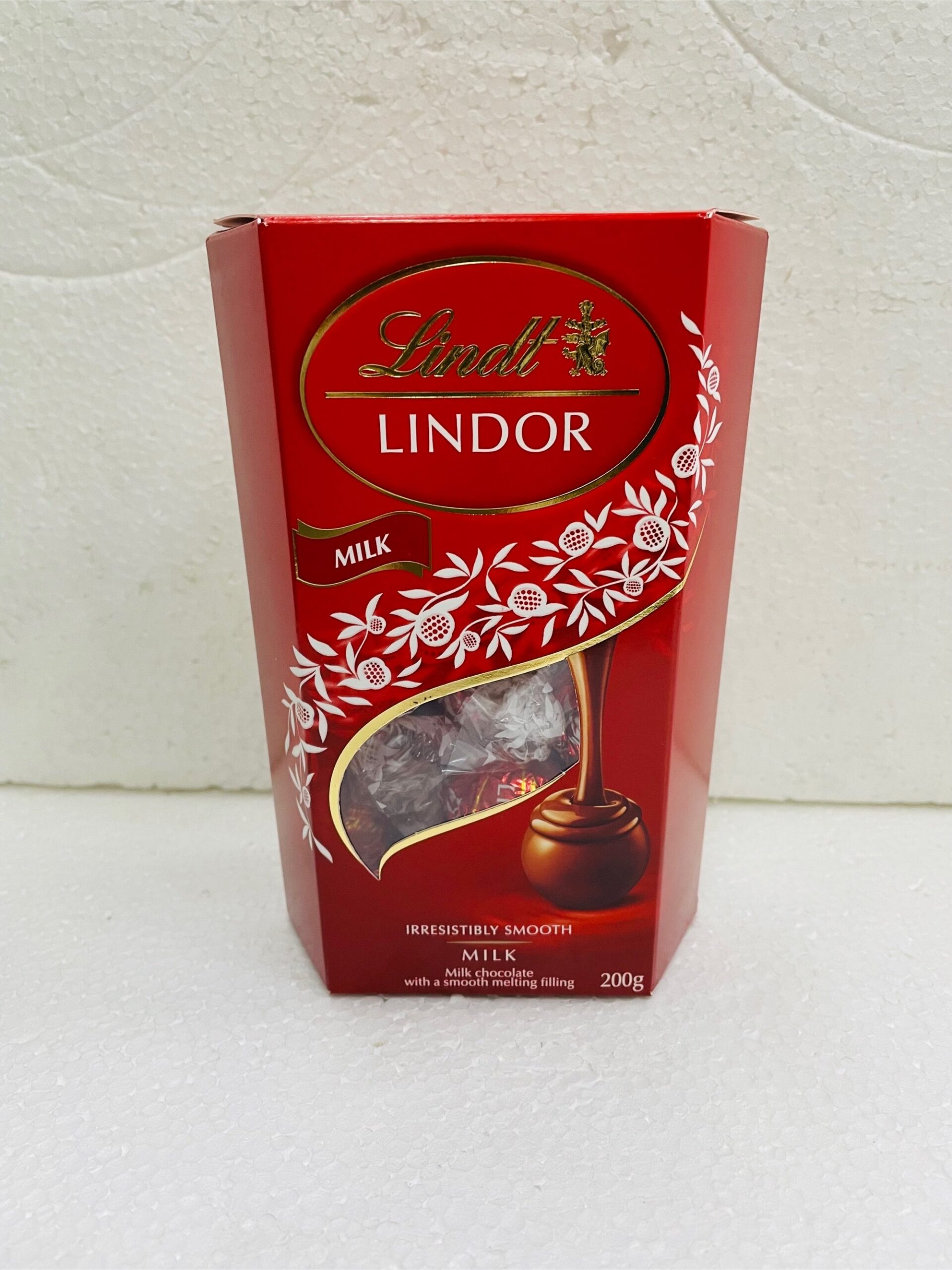 Lindt Lindor milk chocolate truffles 200g