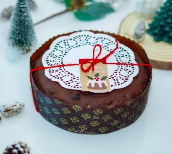 Delight in Every Slice with Festive 900g Round Christmas Cake with Xmas Tag