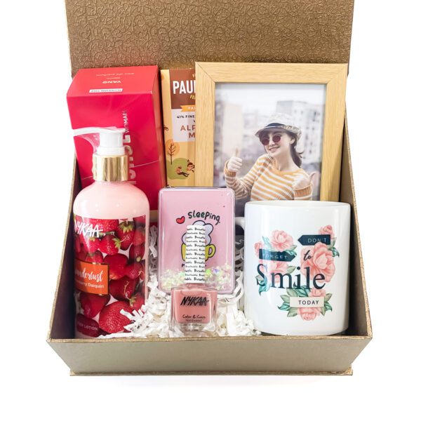 personalised womens day gift pack