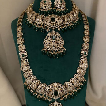 Regal Green Accents: Luxurious Imitation Jewelry Set