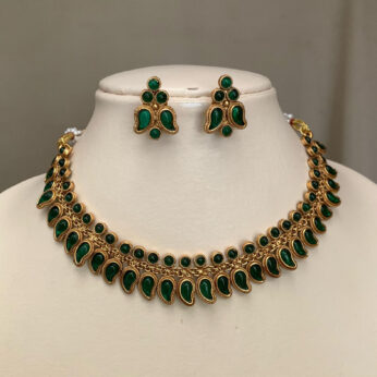 Elegant Imitation Emerald Jewelry Set – Festive Jewelry Collection