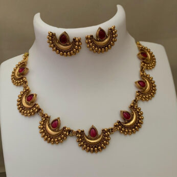 Artificial Gold Necklace – Timeless Elegance for Every Occasion