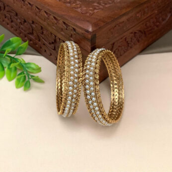 Faux Pearl Bangle Set – Timeless Charm and Modern Elegance